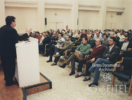 Vista de asistentes a una asamblea
